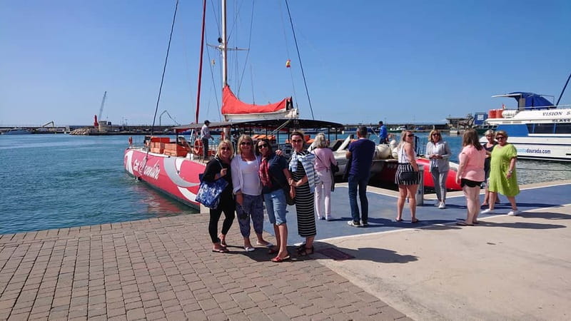Cambrils/Salou: Coastline Catamaran 2h with drinks, pickup - Languages, timing, and practical planning