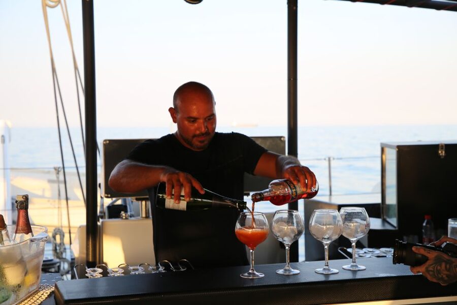 Cambrils: Sunset Catamaran Cruise & Drinks w/ Sunbed - Who should book this cruise?