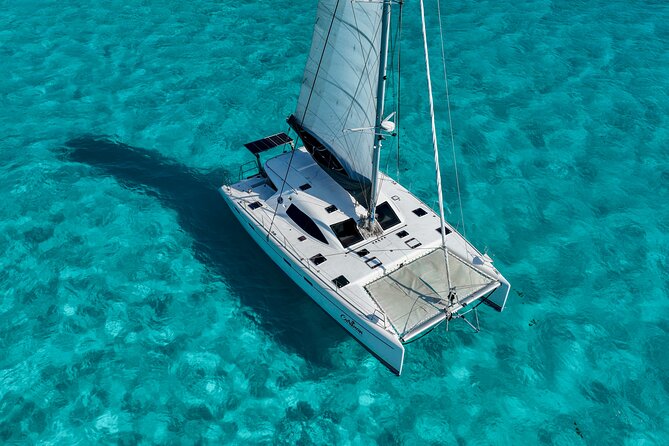 Cancun Catamaran: Isla Mujeres, Snorkeling, Drinks & Buffet Lunch - Isla Mujeres and the Playa Norte stop