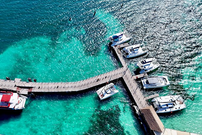 Cancun Catamaran: Isla Mujeres, Snorkeling, Drinks & Buffet Lunch - The catamaran ride and the question of space