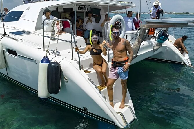 Cancun Catamaran: Sail to Isla Mujeres + Buffet & Drinks - The snorkeling stop and what to expect in the water