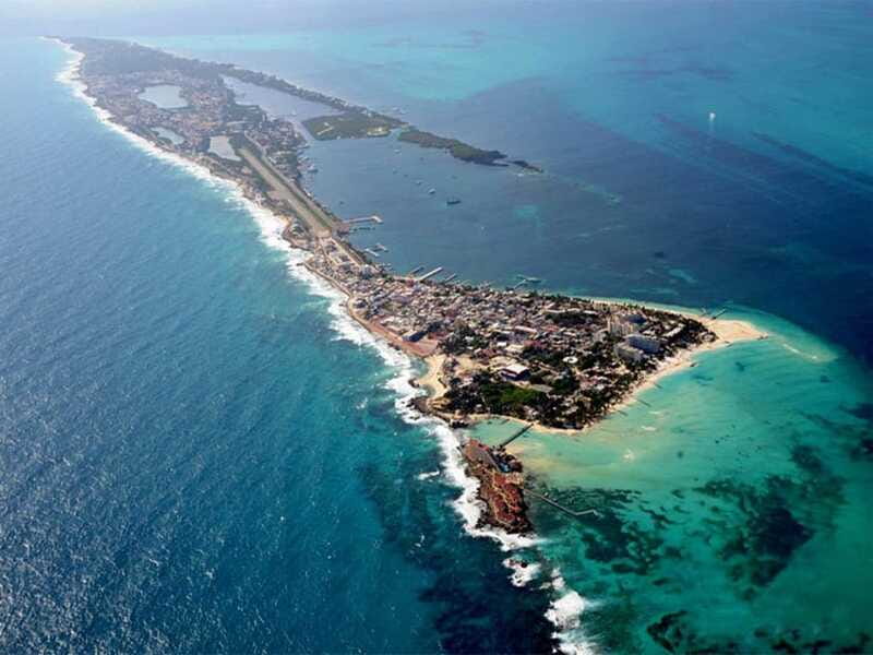 Cancun: Half Day Private Catamaran to Isla Mujeres - The Photo Sales Warning