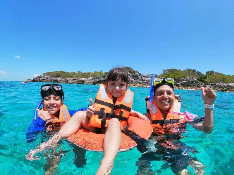 Cancun: Isla Mujeres Catamaran Tour with Open Bar of Drinks - Playa Norte and the 105-minute beach-club stop