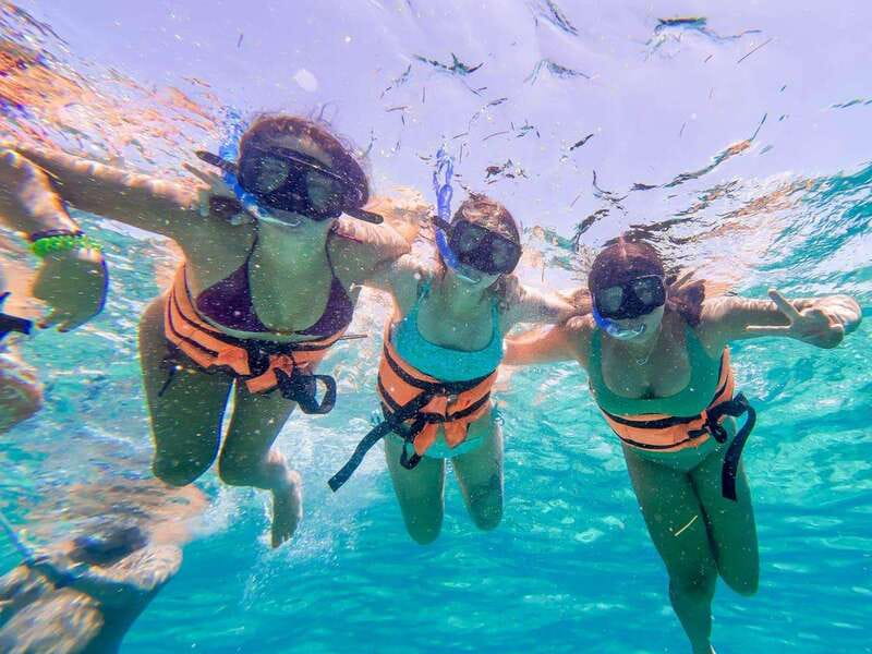 Cancun: Isla Mujeres Catamaran Tour with Open Bar of Drinks - The first 30 minutes from Marina Las Perlas