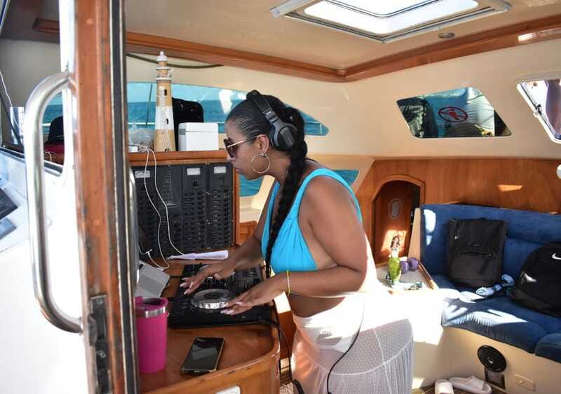 Cancun: Isla Mujeres Only Adults Catamaran, drinks & snorkel - Buffet lunch at Playa Norte