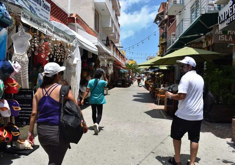 Cancun: Isla Mujeres Only Adults Catamaran, drinks & snorkel - Two hours to see Isla Mujeres