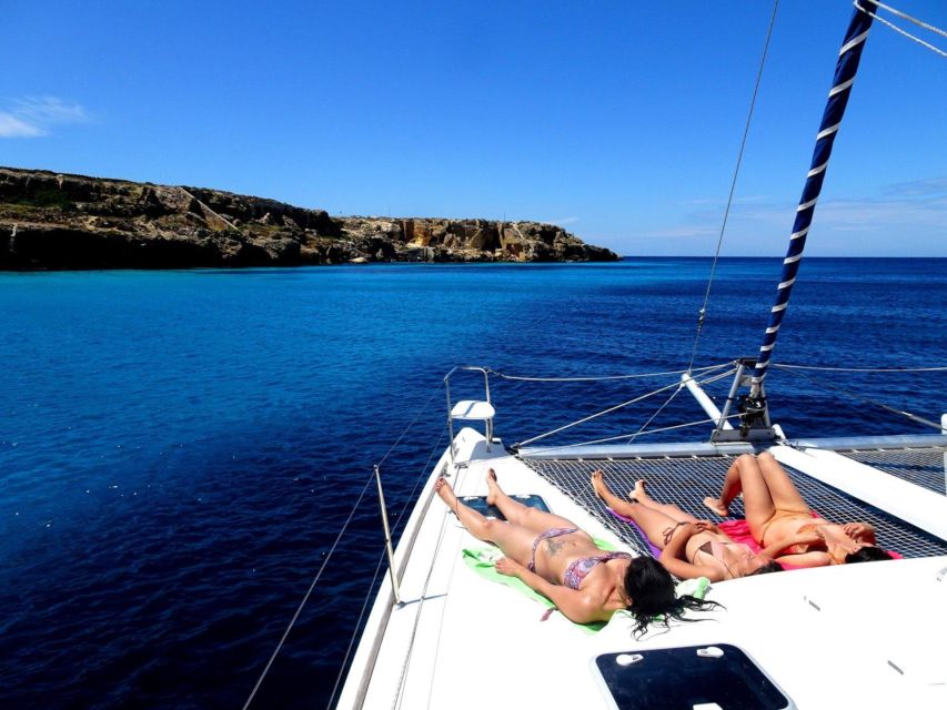 Cannigione: Catamaran daily tour to La Maddalena Archipelago - Lunch turns a boat ride into a full day out