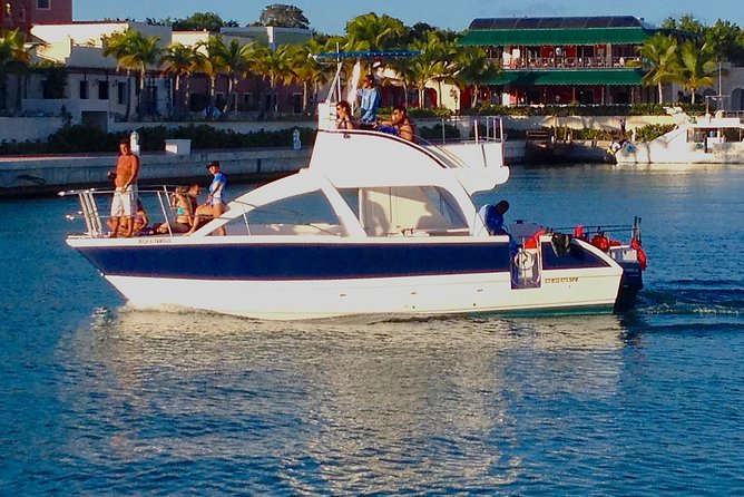 Cap Cana Private Family Catamaran - Relaxing at the sandbar and natural pool