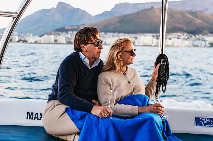 Cape Town: Sunset Catamaran Cruise on Table Bay with Bubbles - The return with Cape Town lighting up