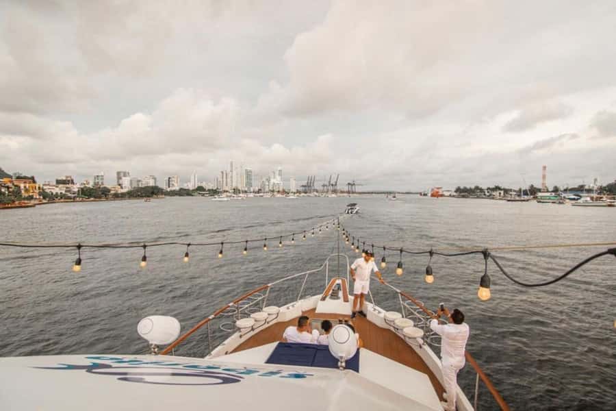 Cartagena: 4-course Culinary Experience aboard a catamaran - Setting out from Muelle de la Bodeguita