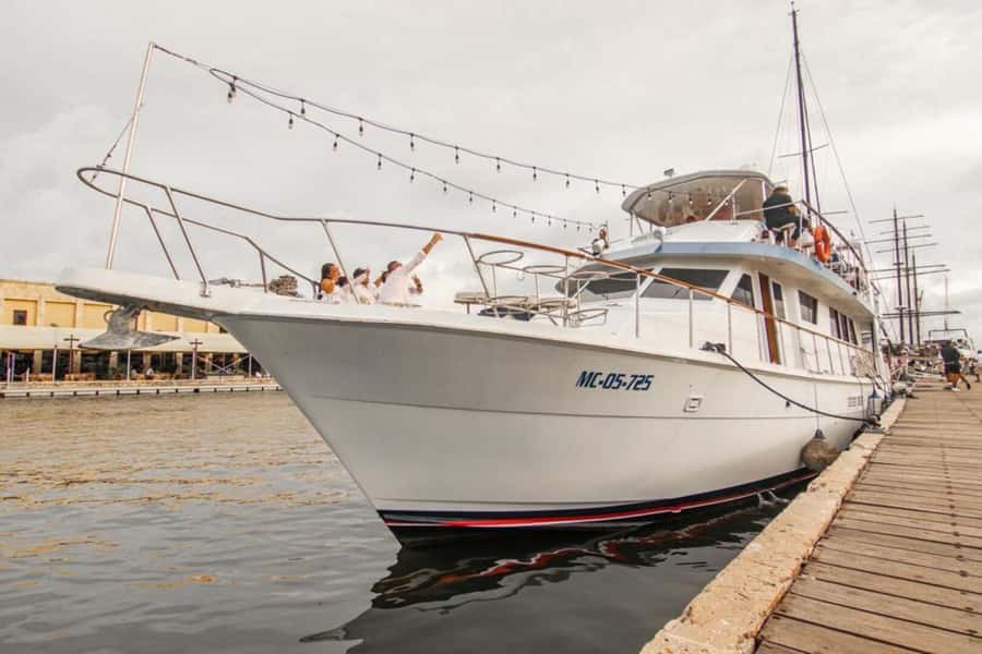 Cartagena: 4-course Culinary Experience aboard a catamaran - Who will enjoy this evening most?