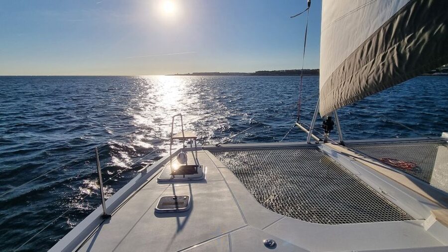 Cascais:Luxury Private Sailing Catamaran Cruise with a Drink - What the 2-hour and 4-hour options mean