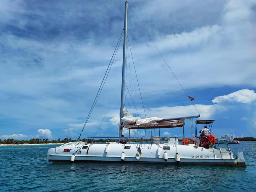 Catalina Island Comfort: Snorkeling & Catamaran Experience - Lunch and open-bar time on Catalina’s beach