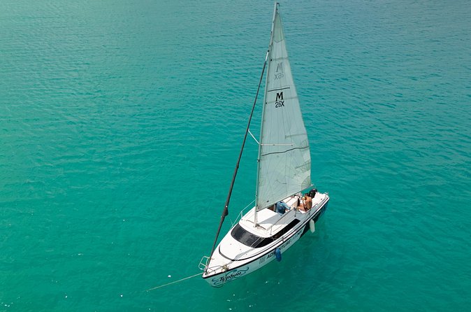 Catamaran Adventure: Navigate the Seven Colors - What the crew adds to the day