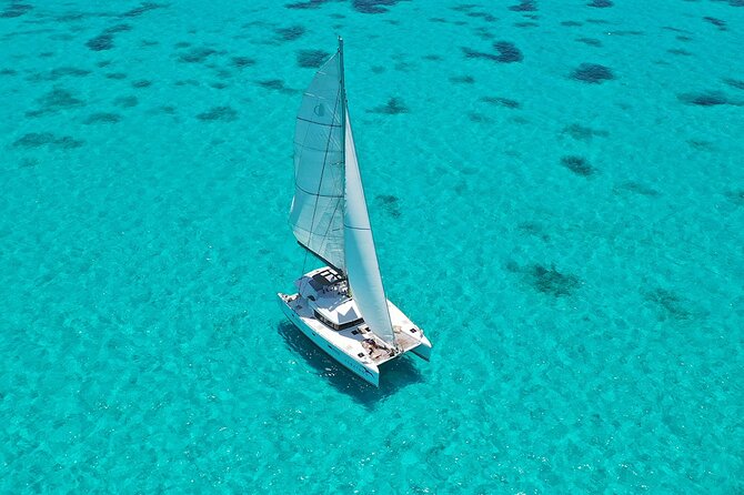 Catamaran Albatros Platinum & Beach club & Open bar & Isla Mujeres - What the $110 price really covers