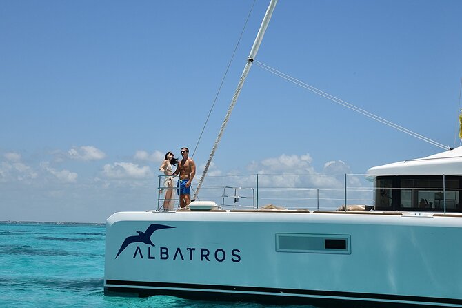 Catamaran Albatros Platinum & Beach club & Open bar & Isla Mujeres - Sailing south with mimosas and an open bar