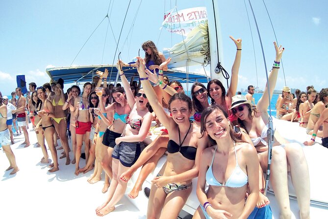 Catamaran and snorkel in isla mujeres - Crew service and the value of an upgrade
