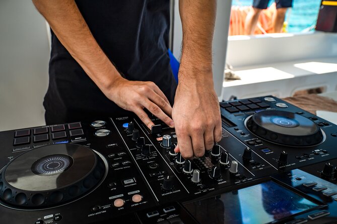 Catamaran Booze Party With Open Bar in Cancun - Key points to know