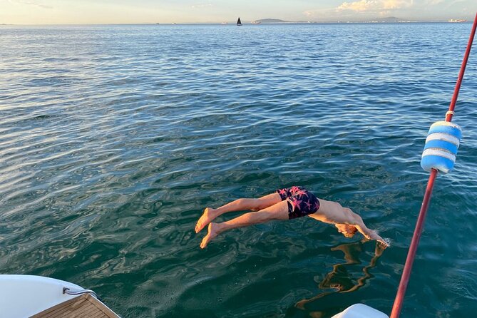 Catamaran Cruise in Cape Town - The best photo opportunities on board
