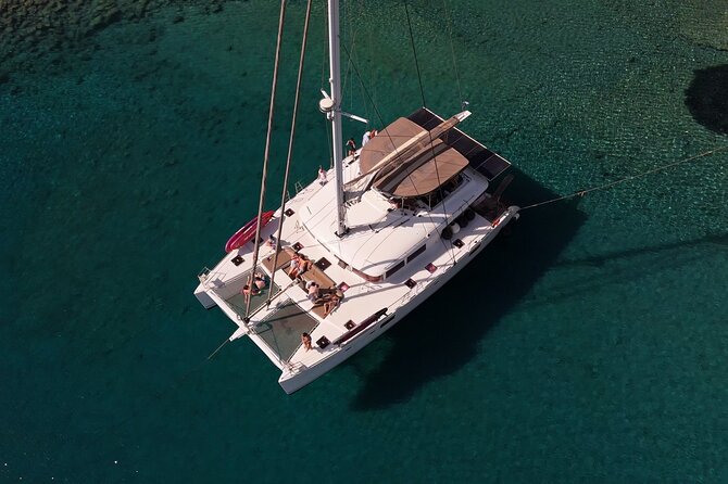 Catamaran Cruise to Dia Island with Meal and Water Activities - What the crew and group size mean