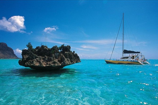Catamaran Cruise to Ile Aux Bénitiers: Dolphin watch, Crystal Rock & Transfer - What this Mauritius cruise is really like