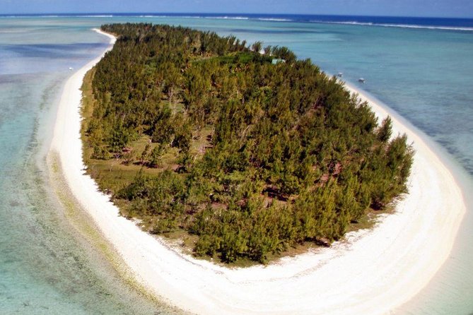 Catamaran Cruise to Ile Aux Bénitiers: Dolphin watch, Crystal Rock & Transfer - Sailing past Crystal Rock
