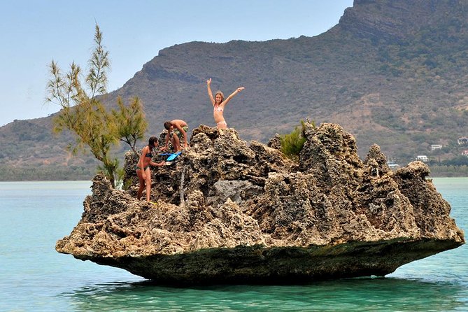 Catamaran Cruise to Ile Aux Bénitiers: Dolphin watch, Crystal Rock & Transfer - Ile aux Bénitiers: beach time and local atmosphere