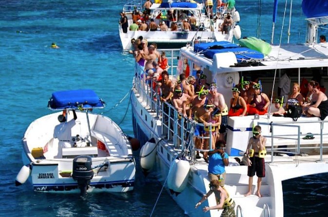 Catamaran cruise with Dunn's River falls from Ocho Rios - Pickup and timing from Ocho Rios