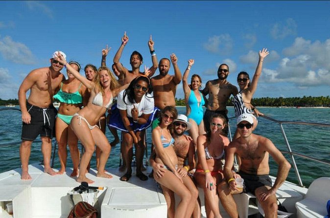 Catamaran cruise with Dunn's River falls from Ocho Rios - Should you book the Dunn’s River catamaran tour?