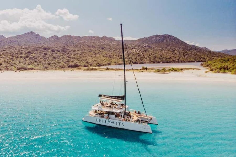 Catamaran day excursion - Lunch in a Meal Box