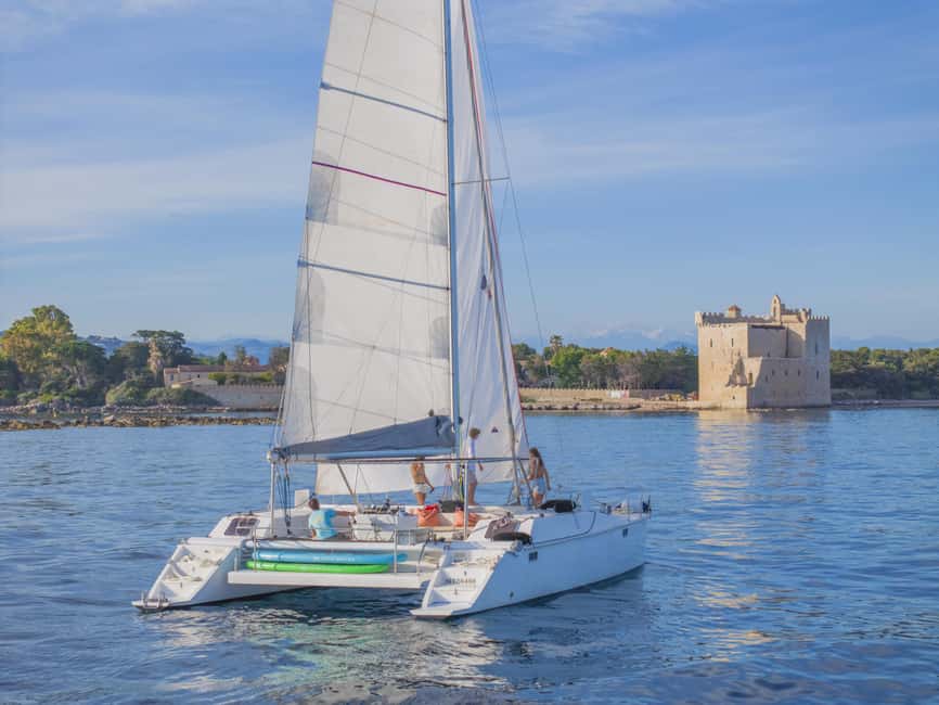 Catamaran excursion in the Estérel - Three hours between the Estérel and the sea
