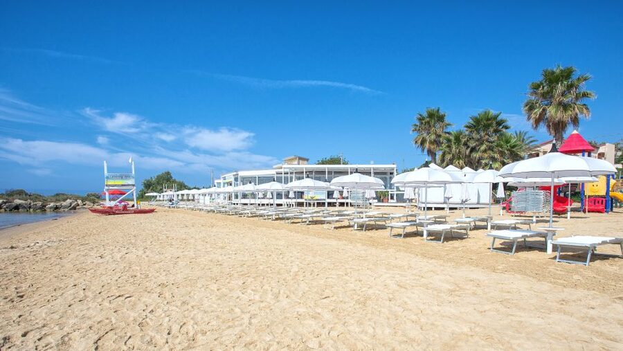 Catamaran excursions to the Scala dei Turchi - Local appetizers and drinks on board
