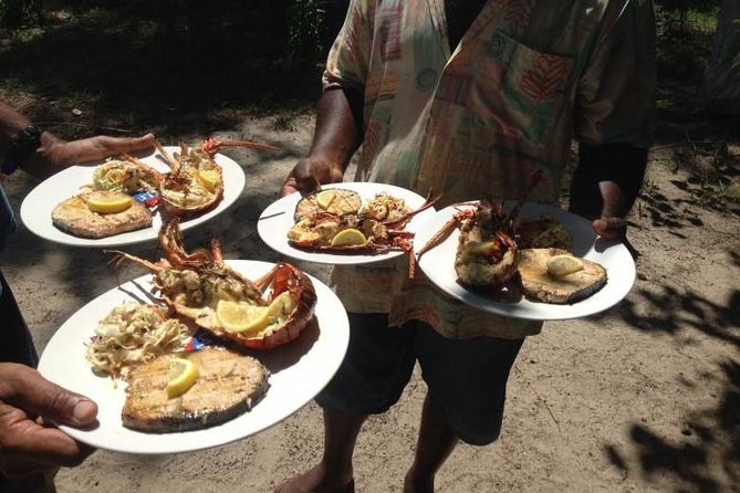 Catamaran Experience to Ile aux cerf: incl: Parasailing, Lunch, GRSE & Transfer - Lunch, drinks, and the halal meal