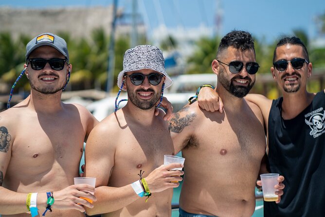 Catamaran family friendly Tour to Isla Mujeres with lunch - Three hours at Amazona Beach Bar by Mar-Bella