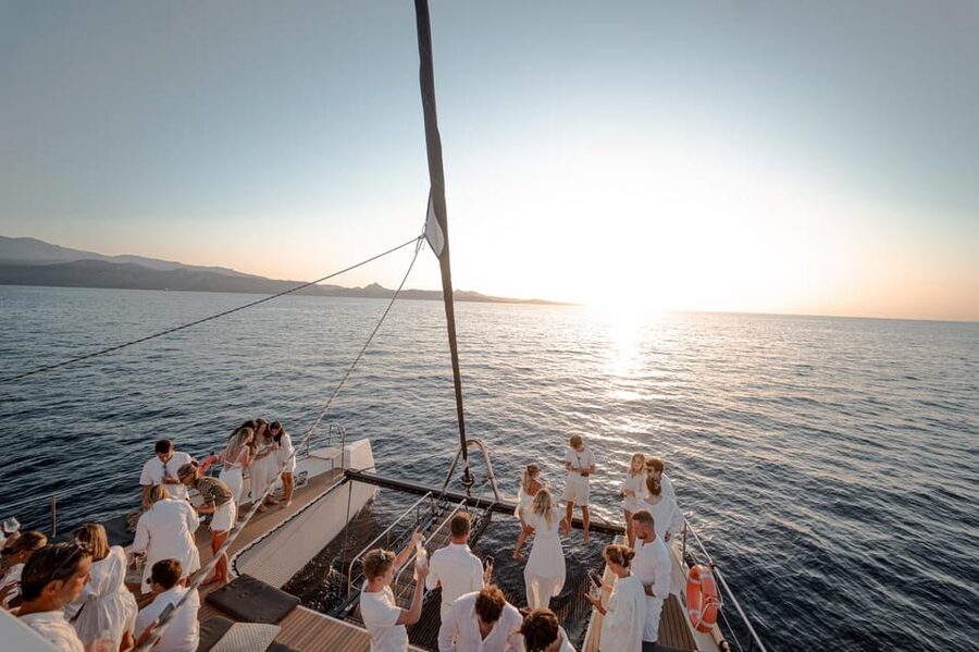 Catamaran half-day excursion - What the four-hour schedule feels like