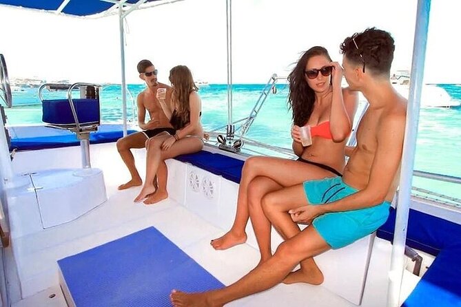 Catamaran Isla Mujeres Drinks and Lunch Party - Sailing toward Isla Mujeres with music and drinks