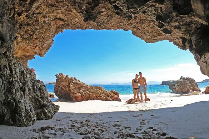 Catamaran Islas Marietas - Snorkel & Open Bar - Who will enjoy this boat day most?