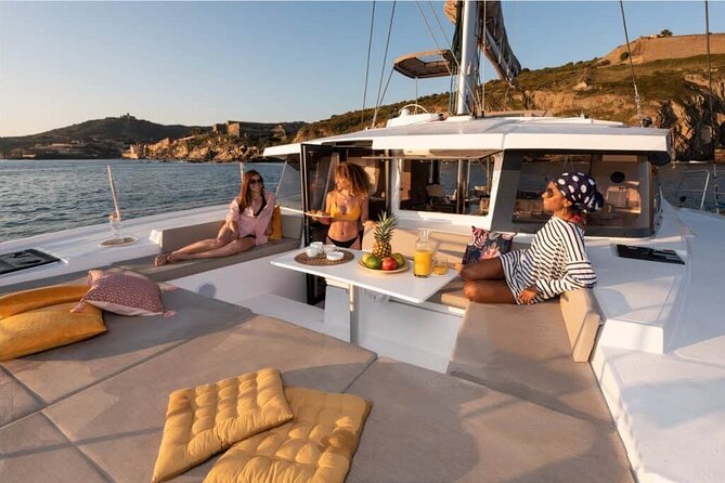 CATAMARAN Kleftiko Poliegos & Round of Milos Lunch with Openbar - Gerakas and the beach with the rope