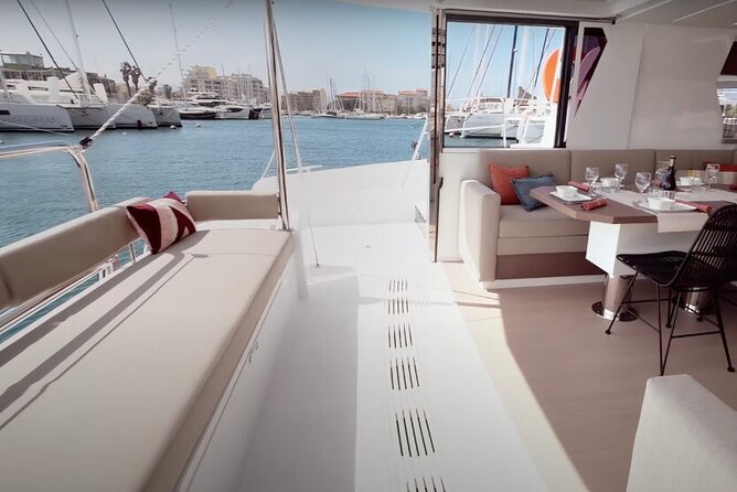 CATAMARAN Kleftiko Poliegos & Round of Milos Lunch with Openbar - Breakfast, open water, and the first beach