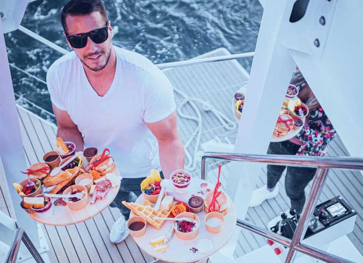 Catamaran Lucile | Sunday brunch - What the Catamaran Lucile day feels like