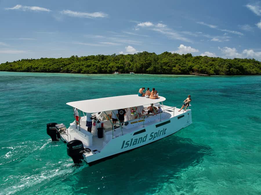 Catamaran Mauritius: South East 5 Islands Catamaran Cruises - A full day on Mauritius’ southeast coast