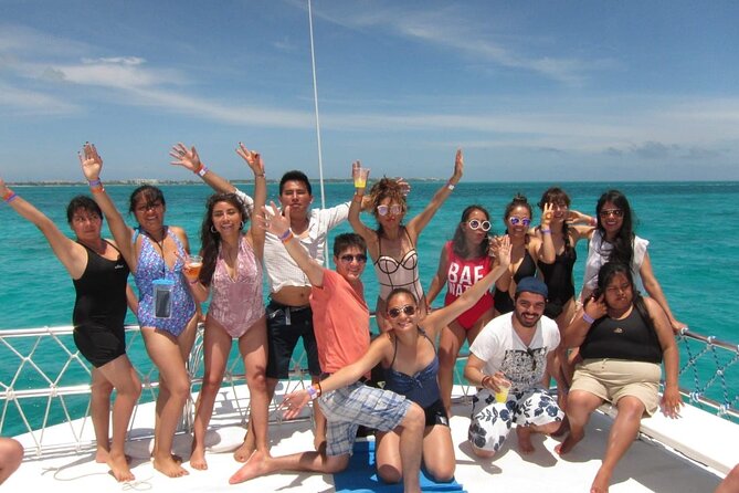 Catamaran Party Boat Cancun - Lunch is included, but keep expectations modest