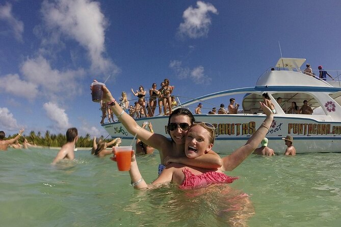 Catamaran party in Punta Cana with open bar, music and more - What to bring and how to plan the day