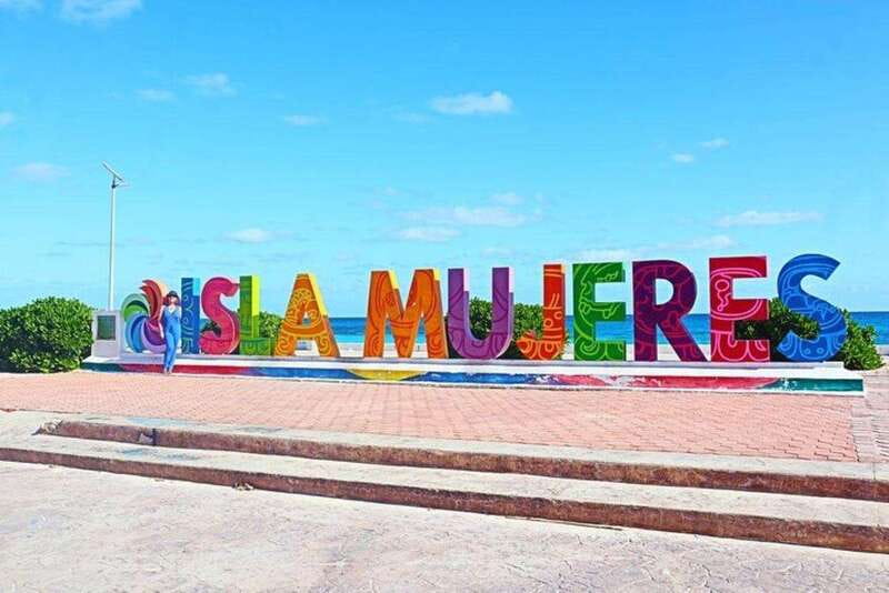 Catamaran party Isla Mujeres with drinks & lunch - What this Isla Mujeres catamaran day is really like