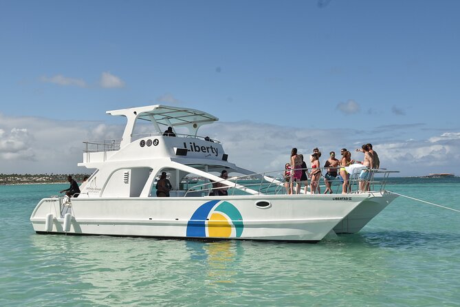 Catamaran Private Group Tour - Christopher and the Crew Set the Tone