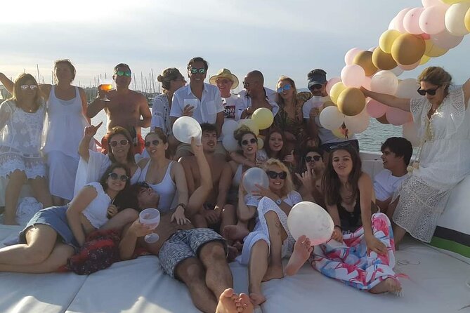 Catamaran Private Tour - Benagil & Marinha Beach - (28 PAX) - Spending an hour at Praia da Marinha