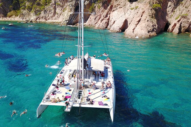 Catamaran ride -Costa Brava with barbecue and drinks. Familiar. - Key points to know before you book