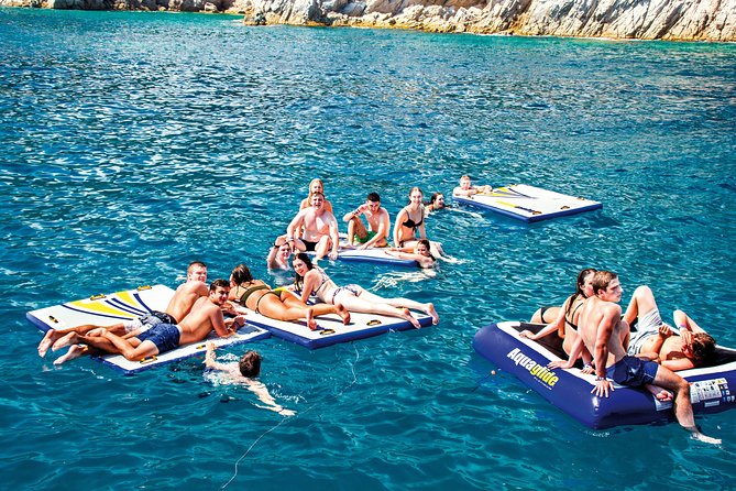 Catamaran ride -Costa Brava with barbecue and drinks. Familiar. - Leaving Lloret de Mar at 11 a.m.