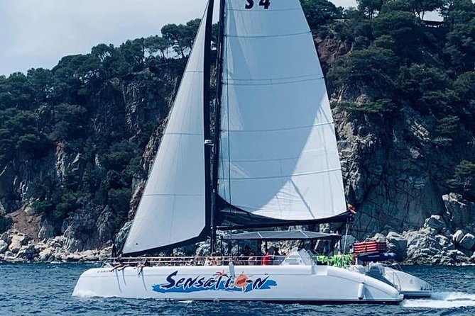 Catamaran ride -Costa Brava with barbecue and drinks. Familiar. - Should you book it?