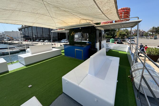 Catamaran ride with aperitif and white wine from Denia - Mussels, drinks, and the social side